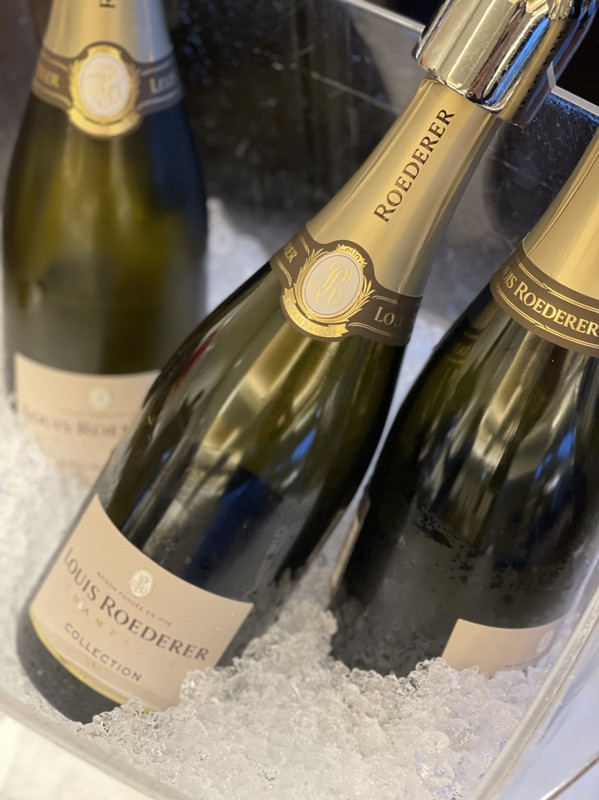 朝食のシャンパン