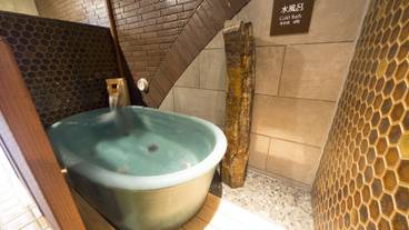 屋内スパ浴槽 / 1