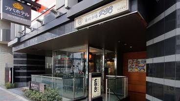 施設の入り口 / 25