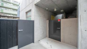 施設の入り口 / 3