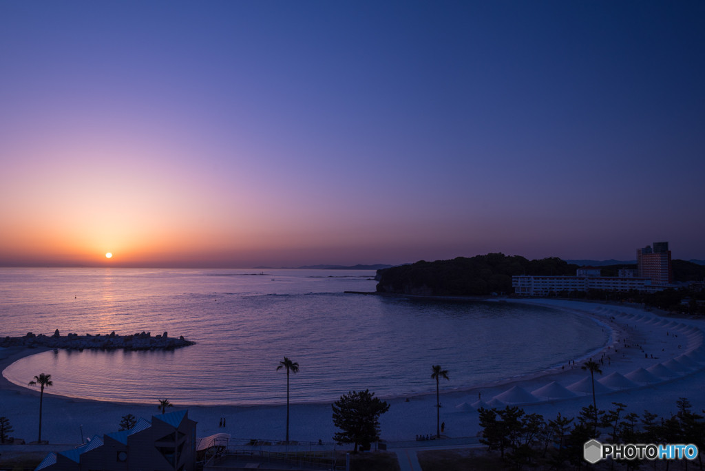 女性　ライフスタイル　スマホ　カフェ