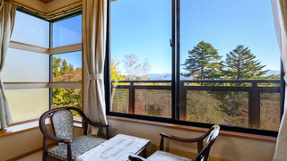 [湖畔側] 和室8畳＋広縁