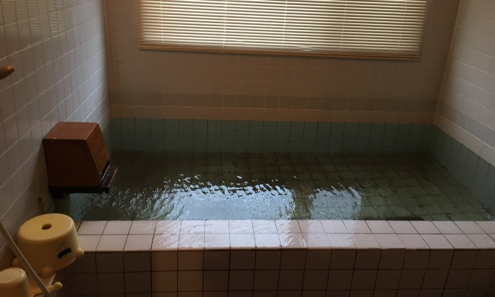 源泉かけ流しの温泉が常に湧いています。