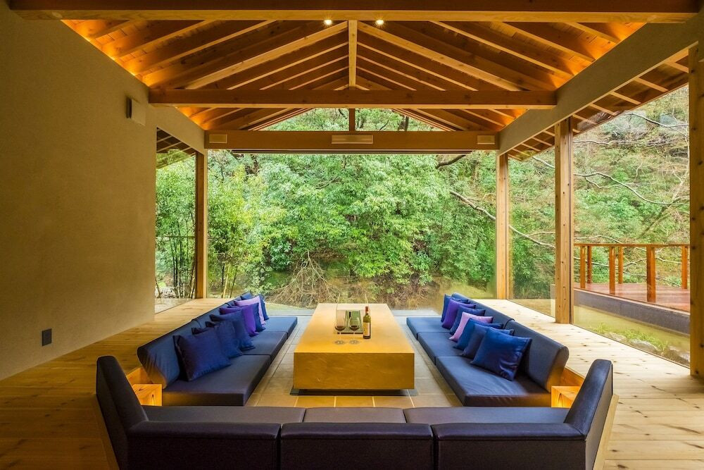 静謐な時間が流れる渓谷沿いの隠れ宿3399897