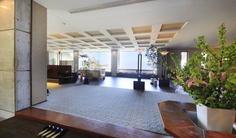 海が見える館内で
チェックイン / 3