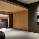 建物自体がアートな
美しいホテルへ / 3