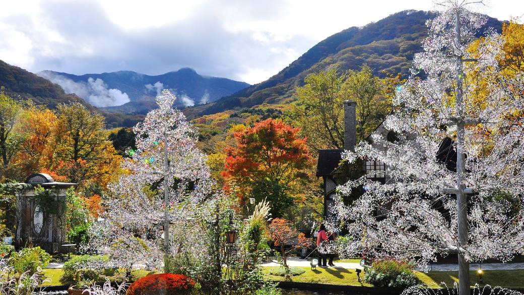 人混みを避け観光
「ガラスの森美術館」へ / 2