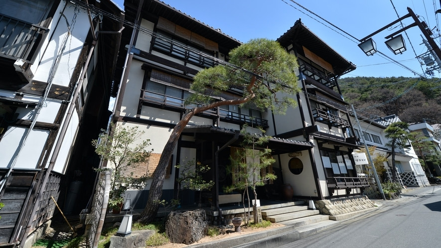 民芸調の館内にジャズが流れるモダンなお宿4235418