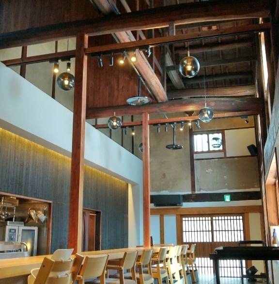 レストラン吹き抜け / 3