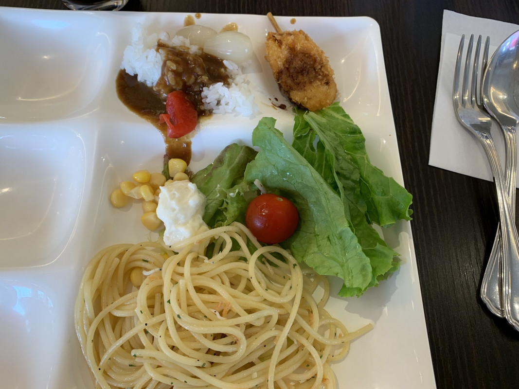 サイドメニューも充実、カレーもパスタも美味しかった