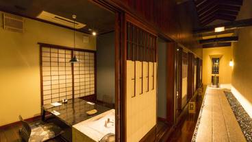 旅館のお食事処 / 10