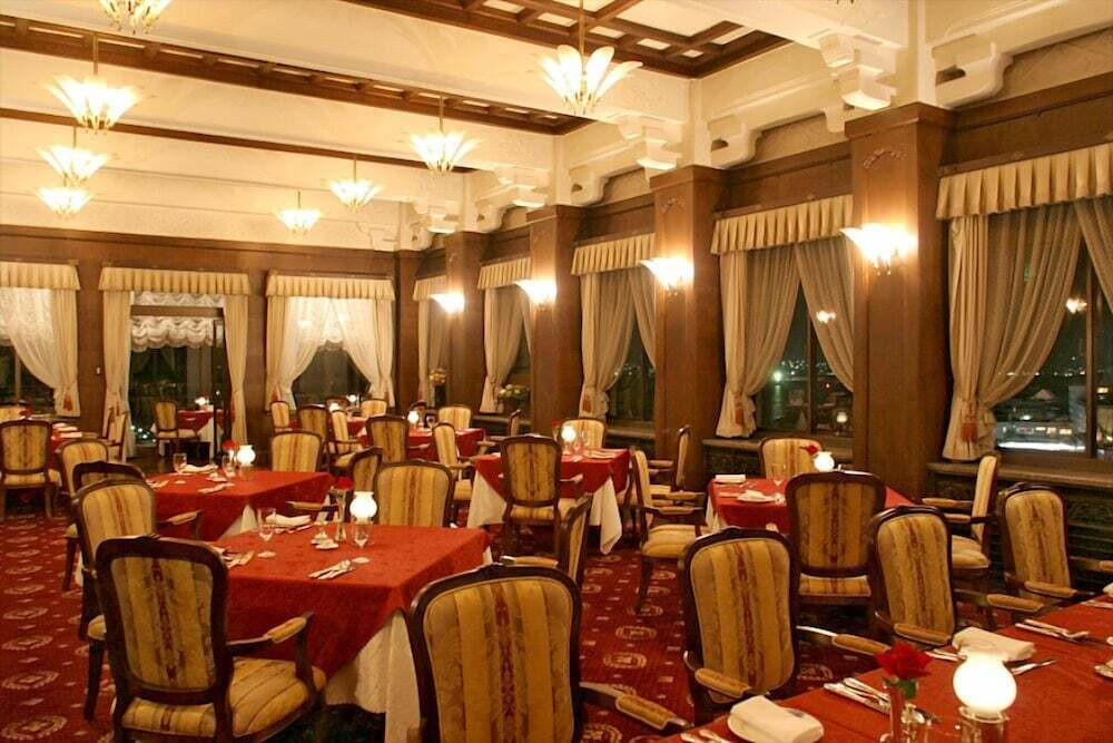 風光明媚な三河湾の高台に建つ、アールデコ洋式のクラシカルホテル4763134