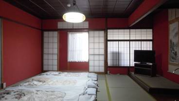 客室 / 8