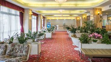 ロビー応接スペース / 8