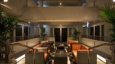 内部エントランス / 2