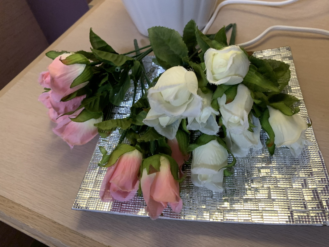 部屋のお花は造花でした。