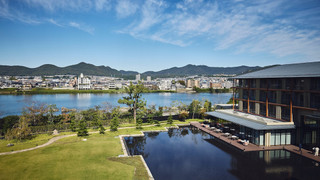 スタンダード ルーム キングベッド 1 台 リバービュー (Furnished Balcony)