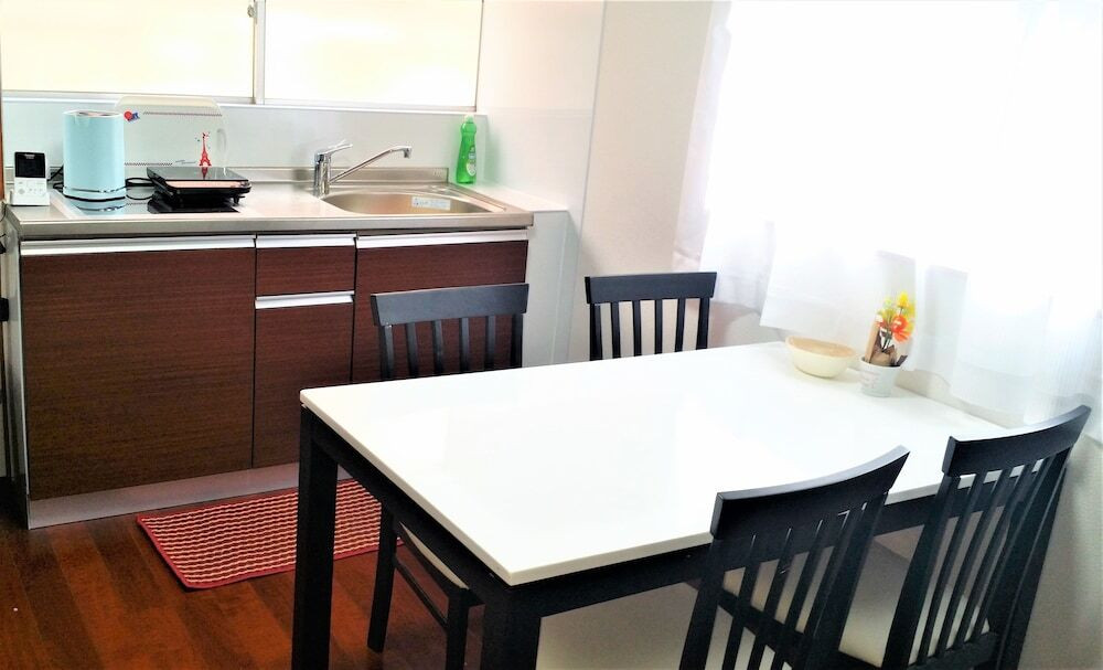 客室内のダイニングエリア