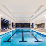 プールは朝6時から利用可能 / 2