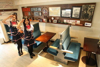 「鉄道居酒屋　LittleTGV」内観 915949 実際に使われていた電車の椅子でのんびりくつろげちゃう！