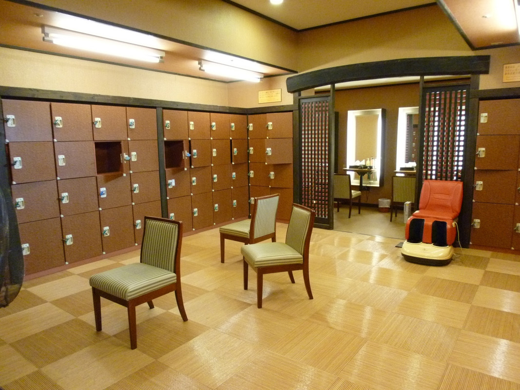 大浴場の脱衣場～