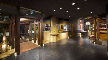 内部エントランス / 2