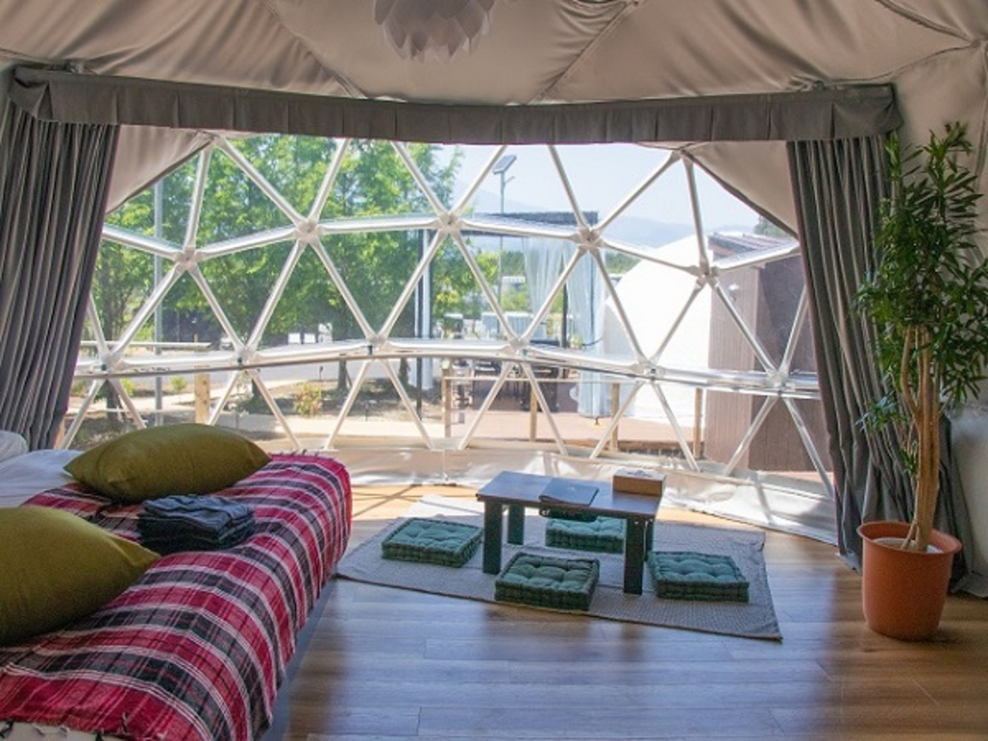 キャンプでもホテルでもない♪唯一無二の時が過ごせるグランピング施設3531585