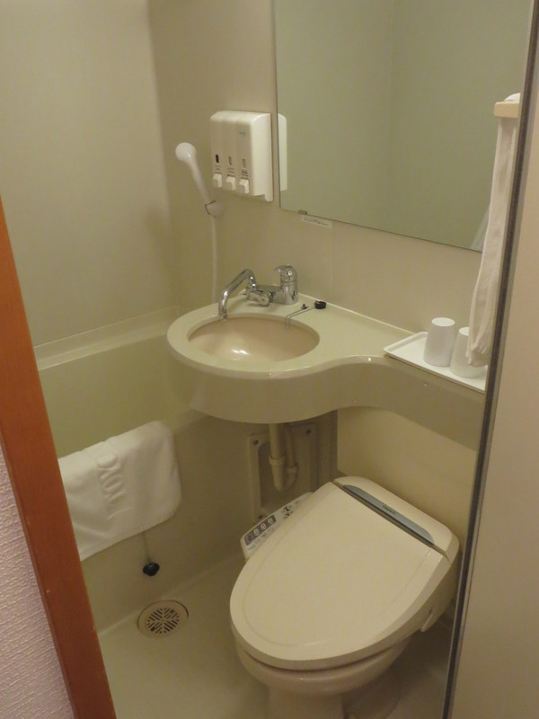 ビジネスホテルの様な浴室、洗面・トイレです。