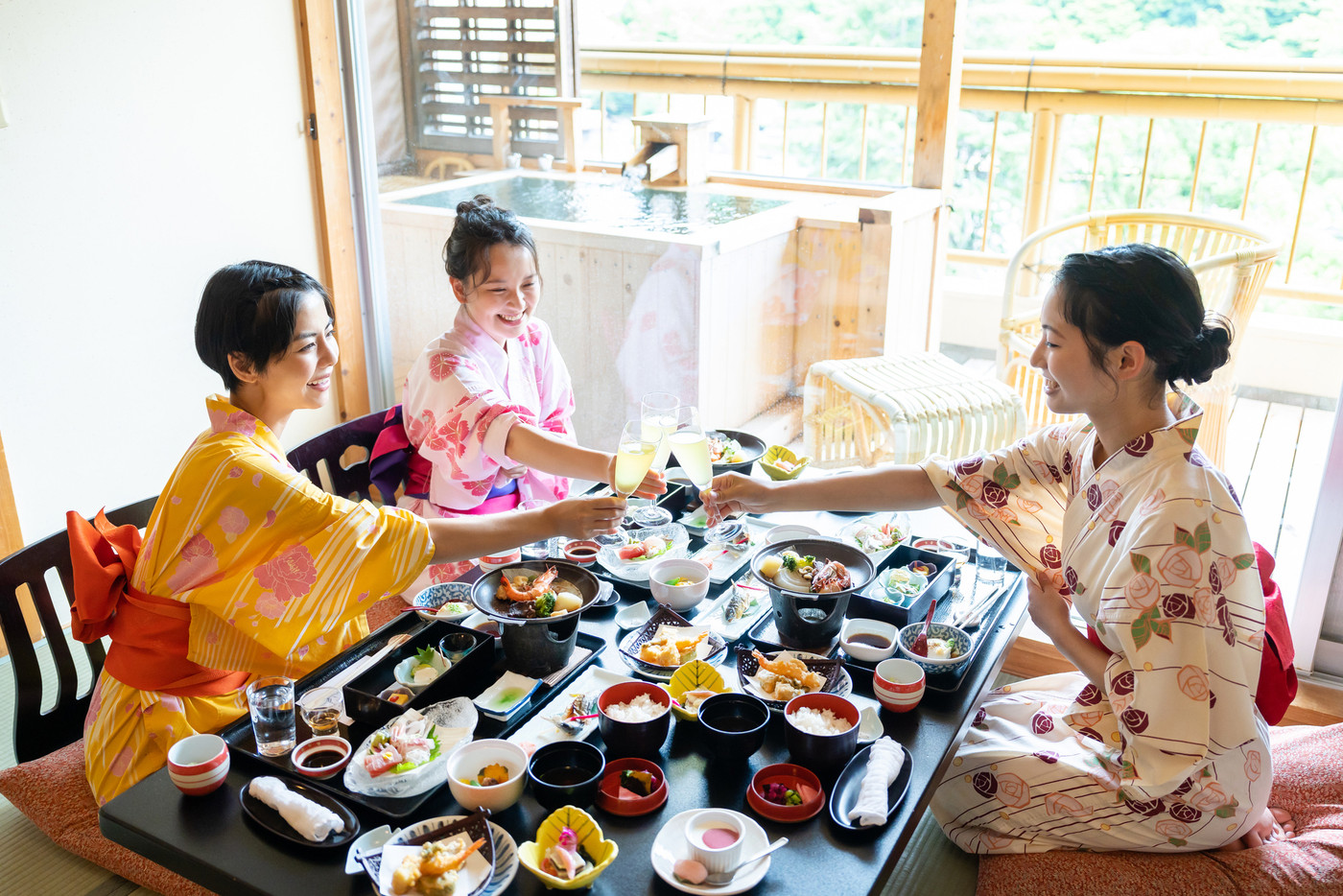 温泉旅行　浴衣　女子旅