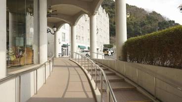 施設の入り口 / 9