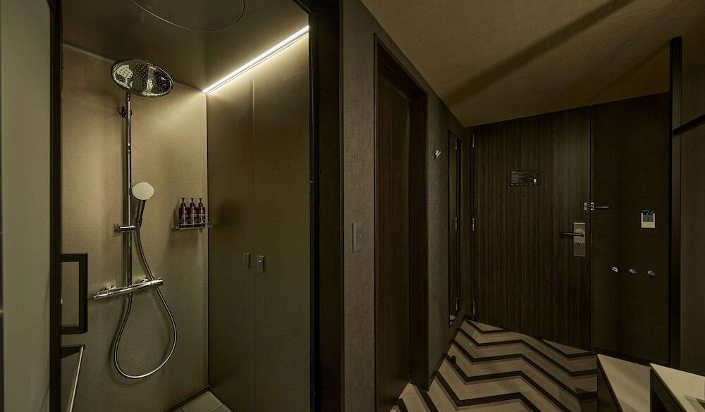 プロセッコ　シャワーブース一例 / 3