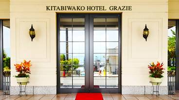 Hotel exterior | Entrance / 23