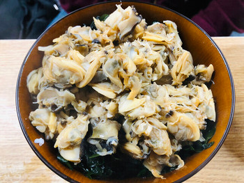 「満幸商店」 料理 130496514 これが「あわしま丼」貝がぎっしりで、うま〜〜〜(๑>◡<๑)