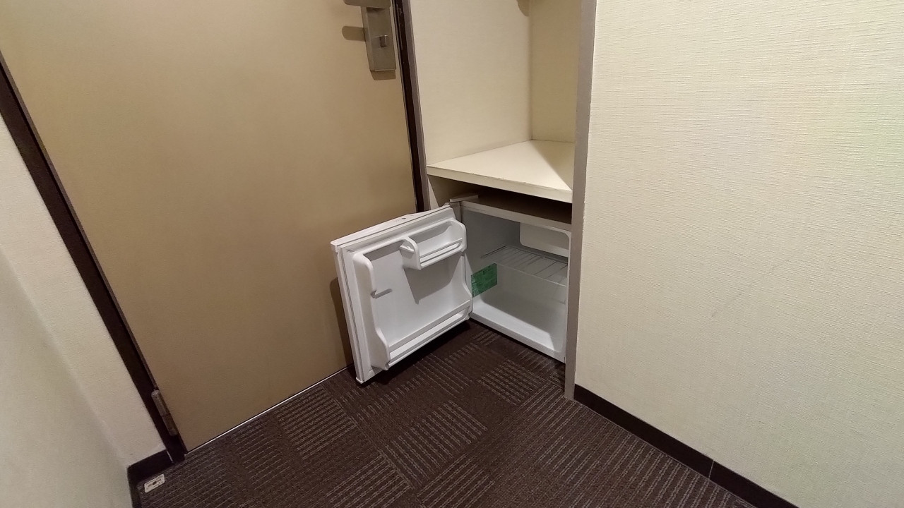 冷蔵庫の場所は扉側でした。