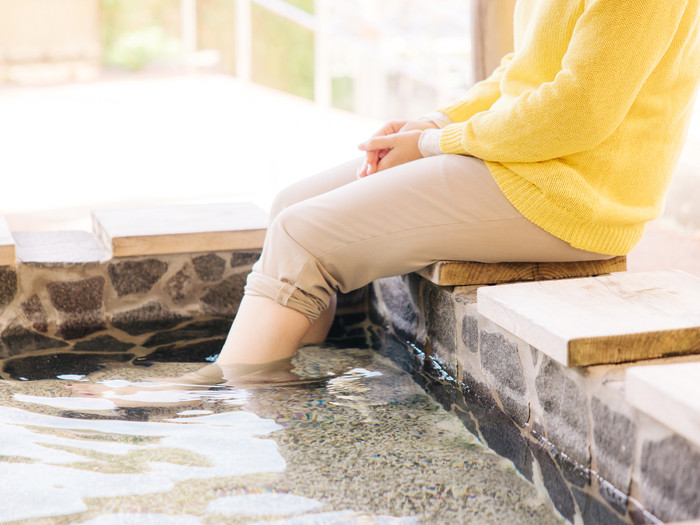 1階の足湯。足先からじんわり温まります