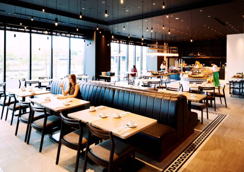 1F カフェ&バー リーベル②