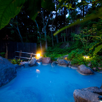 日本でも数少ない「真っ青なお湯」を楽しめる4088762