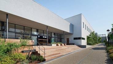 施設の入り口 / 9