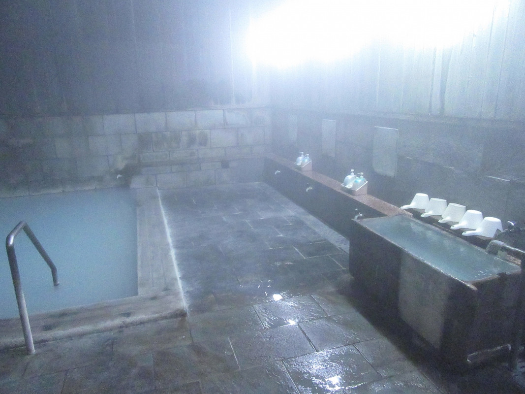 大浴場にはお湯の出るシャワー、カランはありません。