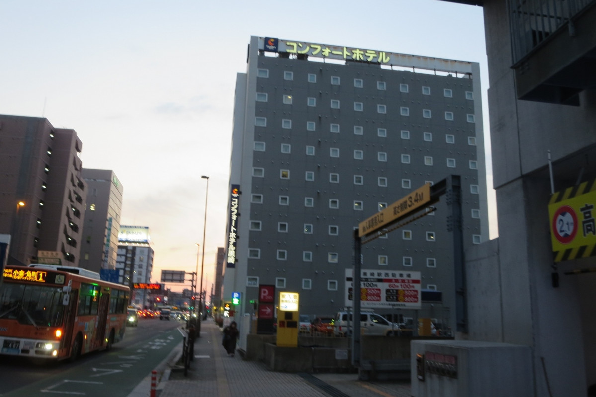 夕方に黒崎駅近くから見たコンフォートホテル黒崎