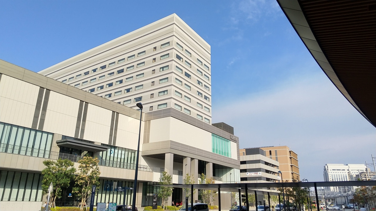長崎駅直結のブリッジから