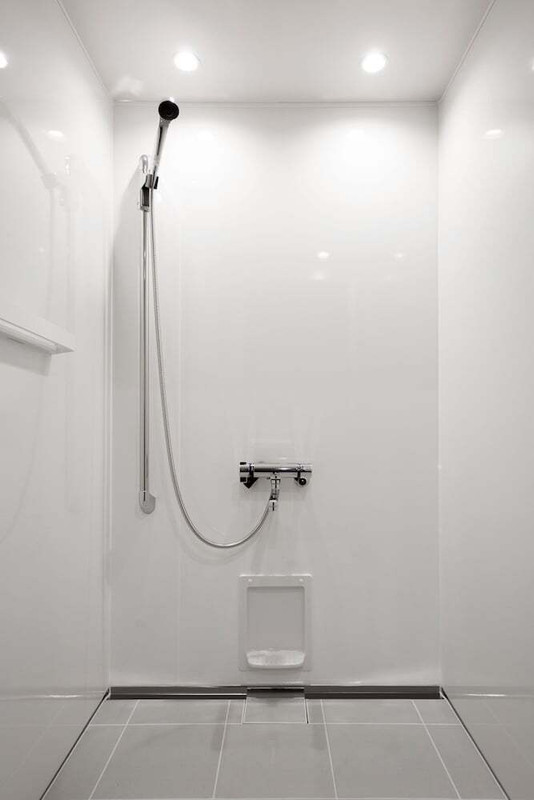 バスルームのシャワー