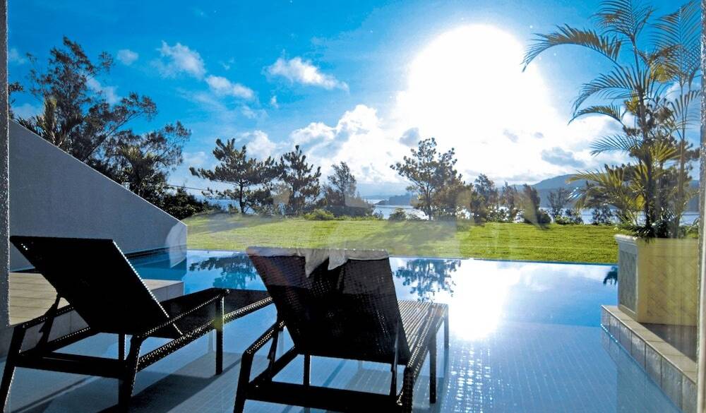 プールから見える景色の例(2) / 4