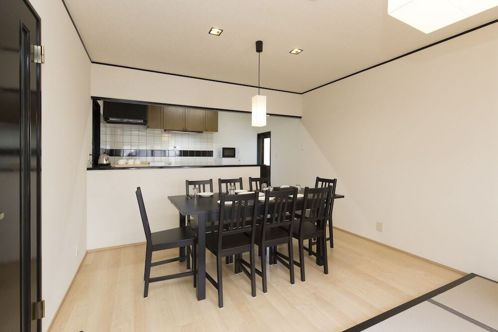 客室内のダイニングエリア