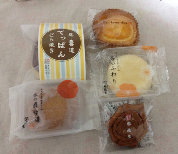 「御菓子所 勉強堂 東尾道暢適庵 東尾道店」 料理 45980689 てっぱんどら焼き、バラの焼き菓子、杏子の散歩道、オレンジケーキ、杏のふわり
