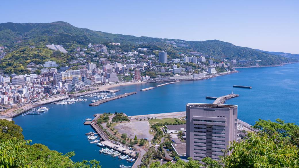 熱海に立ち寄って
食べ歩き / 1