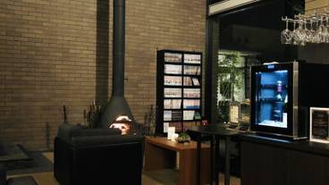 ラウンジの暖炉 / 2