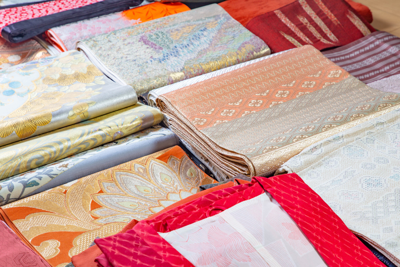 浴衣や色無地や小紋や袋帯などの色々な着物