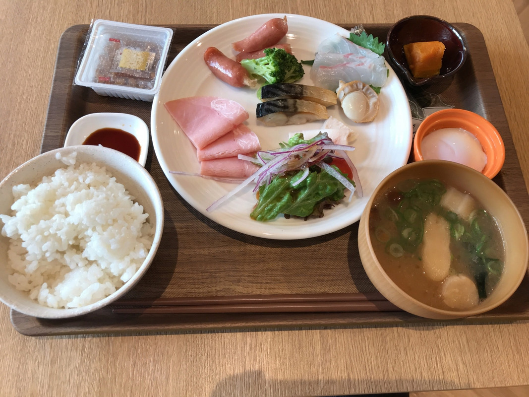 朝から食べ過ぎ