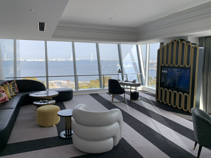 モダンにアレンジされたアール・デコ調インテリアが華やか